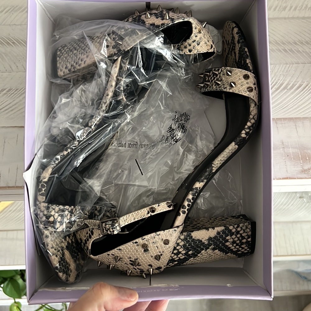 Madden girl, spike heels, - Picture 3 of 4